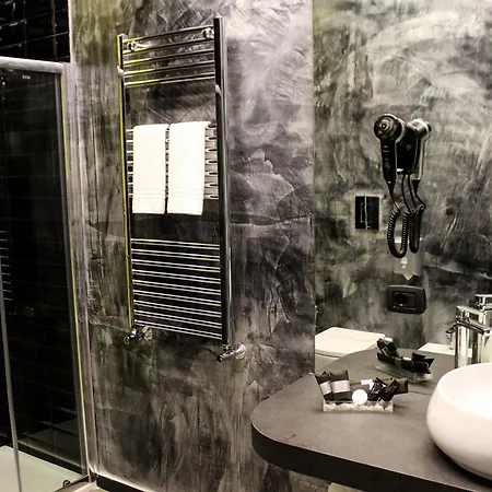 Gramsci Luxury *