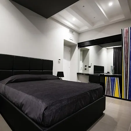 Gramsci 21 Pensión Nápoles